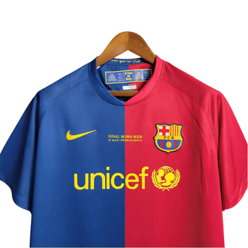 https://cdn.shopify.com/s/files/1/0826/7228/8075/files/20082009-fc-barcelona-unicef-home-retro-kit-classickits433-449746.webp?v=1741199034