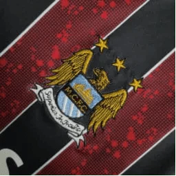 https://cdn.shopify.com/s/files/1/0826/7228/8075/files/20082009-manchester-city-thomas-cook-away-retro-kit-classickits433-964149.webp?v=1741198012