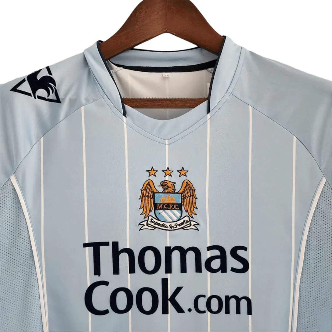 https://cdn.shopify.com/s/files/1/0826/7228/8075/files/20082009-manchester-city-thomas-cook-home-retro-kit-classickits433-317096.webp?v=1741198270