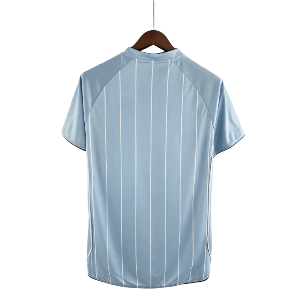 https://cdn.shopify.com/s/files/1/0826/7228/8075/files/20082009-manchester-city-thomas-cook-home-retro-kit-classickits433-496748.webp?v=1741198272