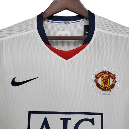 https://cdn.shopify.com/s/files/1/0826/7228/8075/files/20082009-manchester-united-aig-away-white-league-edition-retro-kit-classickits433-594537.webp?v=1741197624