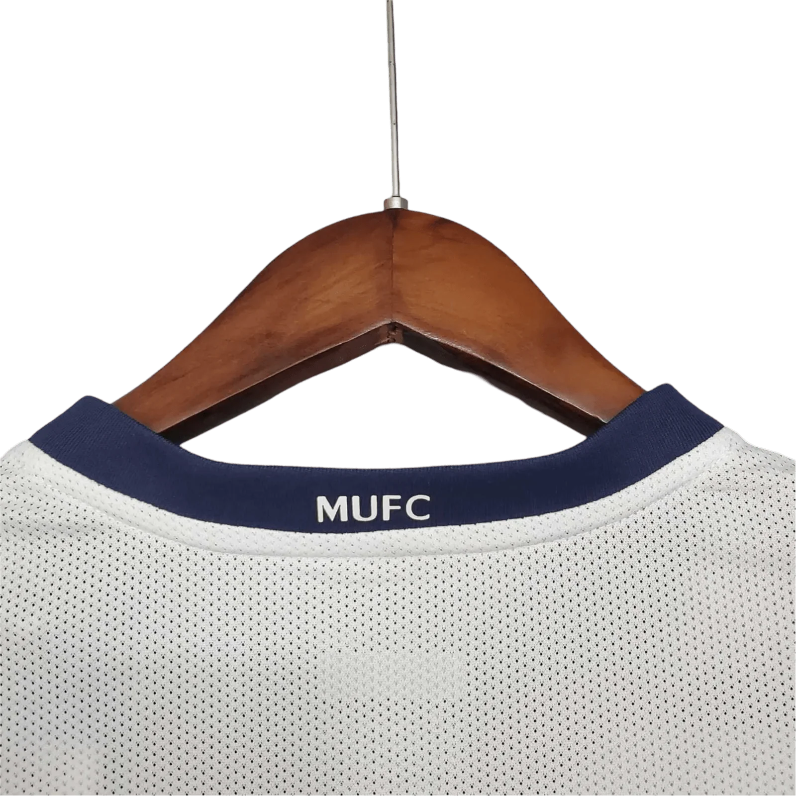 https://cdn.shopify.com/s/files/1/0826/7228/8075/files/20082009-manchester-united-aig-away-white-league-edition-retro-kit-classickits433-713237.webp?v=1741197624