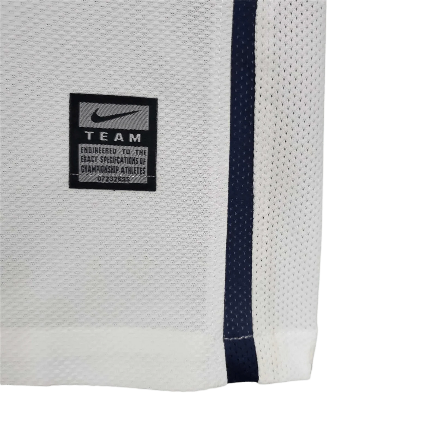 https://cdn.shopify.com/s/files/1/0826/7228/8075/files/20082009-manchester-united-aig-away-white-league-edition-retro-kit-classickits433-880999.webp?v=1741197626