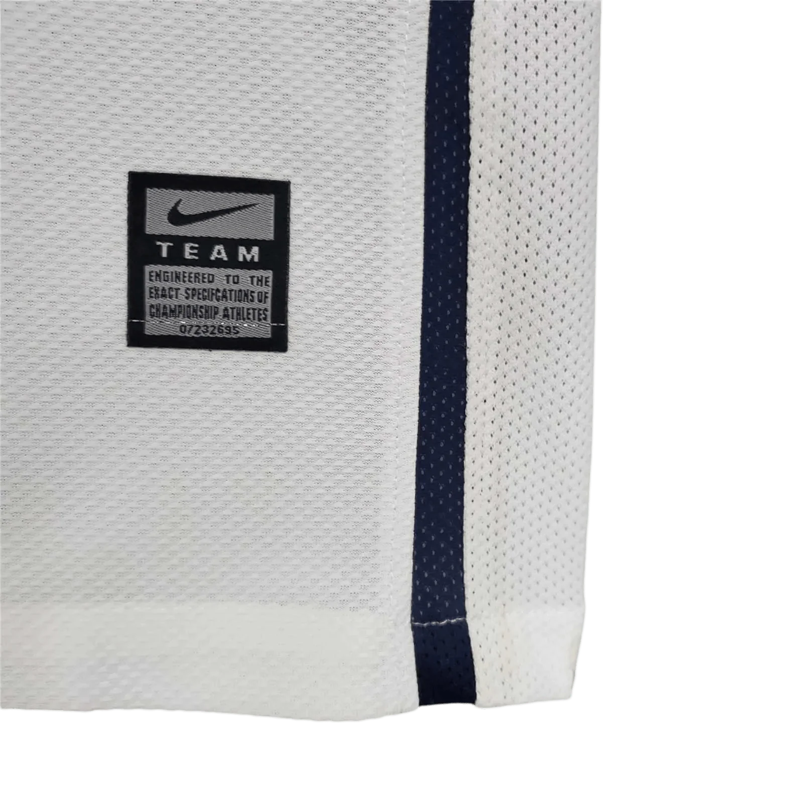 https://cdn.shopify.com/s/files/1/0826/7228/8075/files/20082009-manchester-united-aig-away-white-league-edition-retro-kit-classickits433-880999.webp?v=1741197626