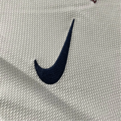 https://cdn.shopify.com/s/files/1/0826/7228/8075/files/20082009-manchester-united-aig-away-white-ucl-final-retro-kit-long-sleeves-classickits433-613059.webp?v=1741197623