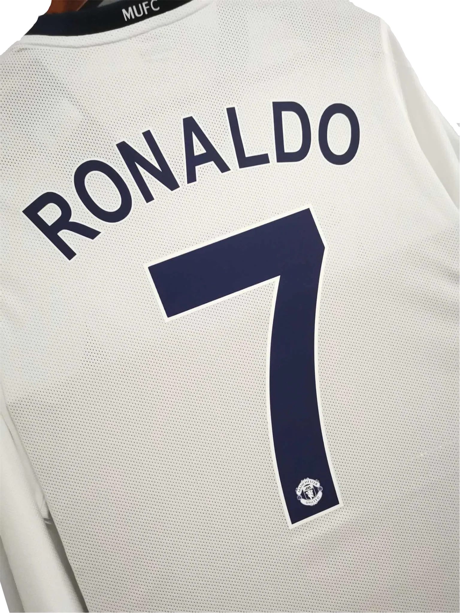 https://cdn.shopify.com/s/files/1/0826/7228/8075/files/20082009-manchester-united-aig-away-white-ucl-final-retro-kit-long-sleeves-classickits433-694627.webp?v=1741197623