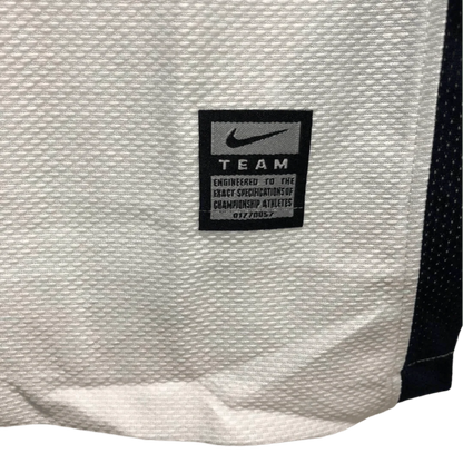 https://cdn.shopify.com/s/files/1/0826/7228/8075/files/20082009-manchester-united-aig-away-white-ucl-final-retro-kit-long-sleeves-classickits433-843127.webp?v=1741197661