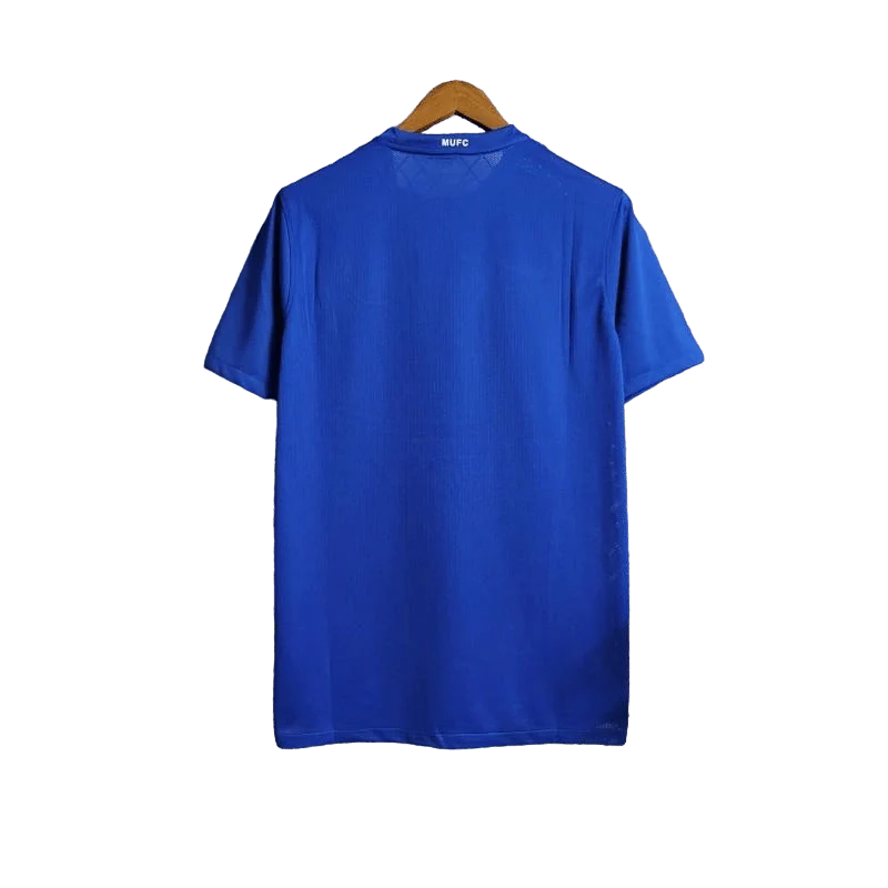https://cdn.shopify.com/s/files/1/0826/7228/8075/files/20082009-manchester-united-aig-blue-third-retro-kit-classickits433-527531.webp?v=1741198441
