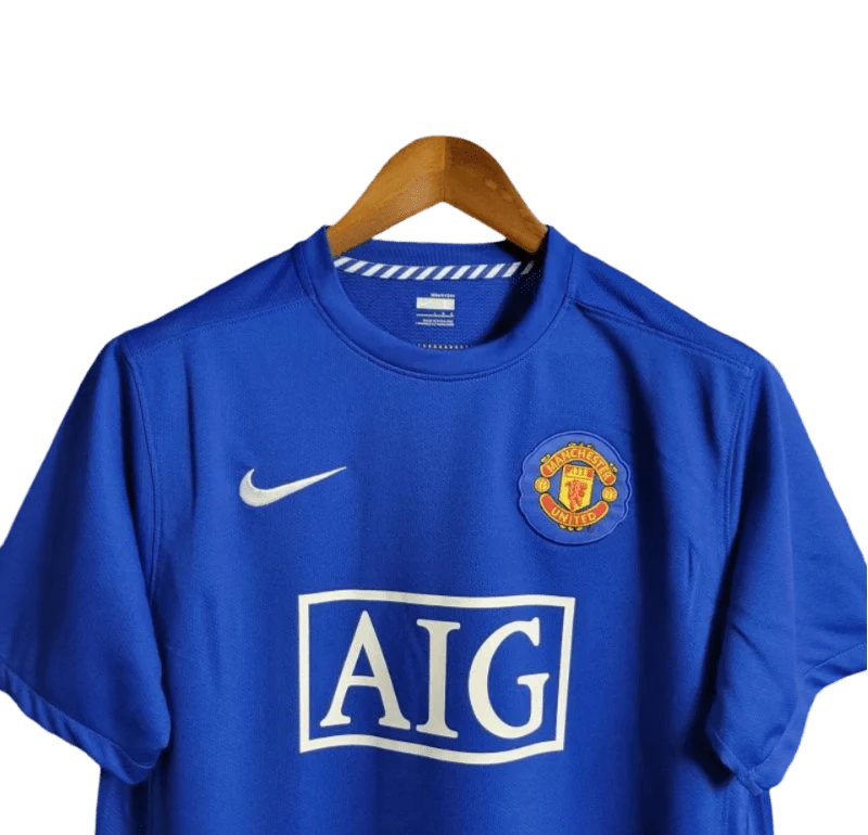 https://cdn.shopify.com/s/files/1/0826/7228/8075/files/20082009-manchester-united-aig-blue-third-retro-kit-classickits433-615669.webp?v=1741198442