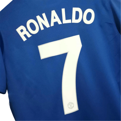 https://cdn.shopify.com/s/files/1/0826/7228/8075/files/20082009-manchester-united-aig-blue-third-retro-kit-classickits433-734703.webp?v=1741197747
