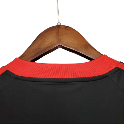 https://cdn.shopify.com/s/files/1/0826/7228/8075/files/20092010-benfica-meo-away-retro-jersey-724352.webp?v=1741198258