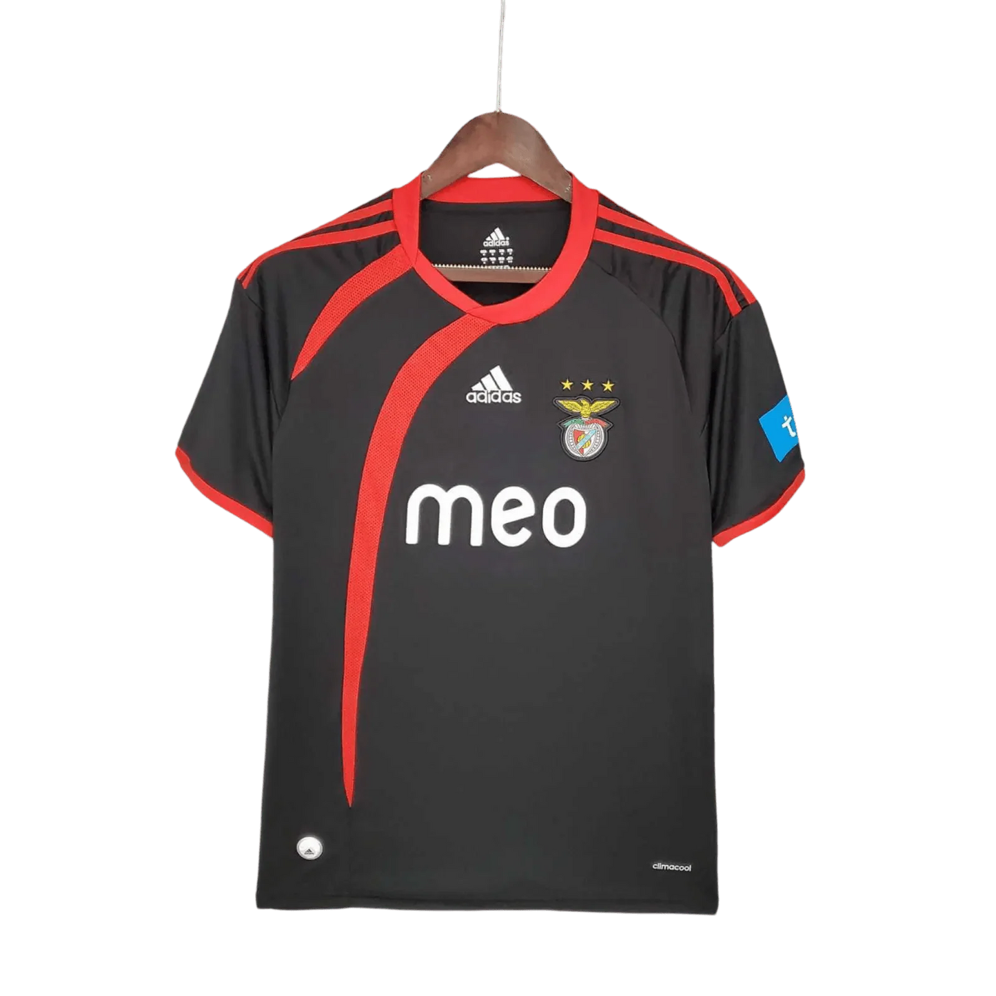 https://cdn.shopify.com/s/files/1/0826/7228/8075/files/20092010-benfica-meo-away-retro-jersey-833222.webp?v=1741198255