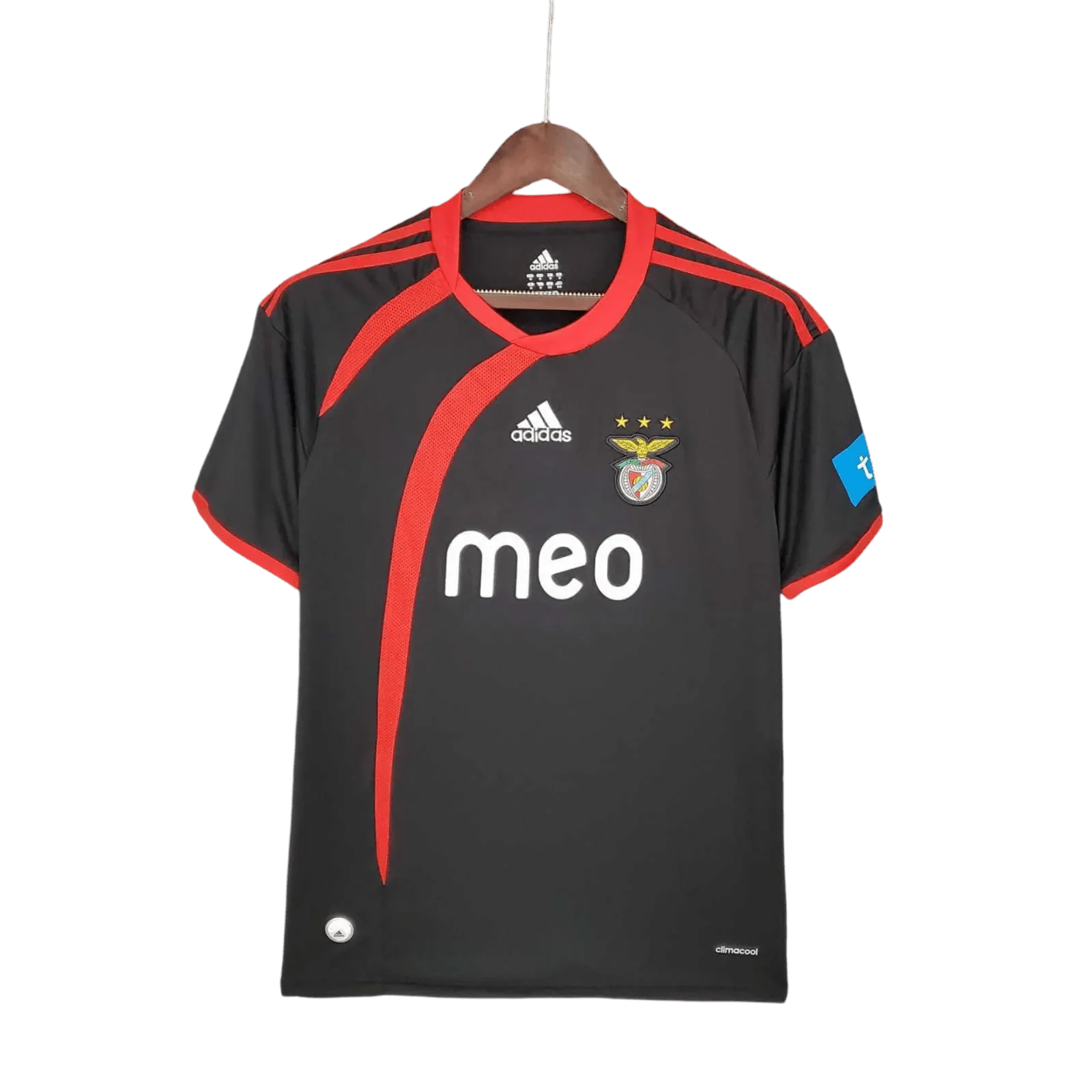 https://cdn.shopify.com/s/files/1/0826/7228/8075/files/20092010-benfica-meo-away-retro-jersey-833222.webp?v=1741198255