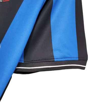 https://cdn.shopify.com/s/files/1/0826/7228/8075/files/20092010-inter-milan-pirelli-home-retro-kit-ucl-final-423192.webp?v=1741197554