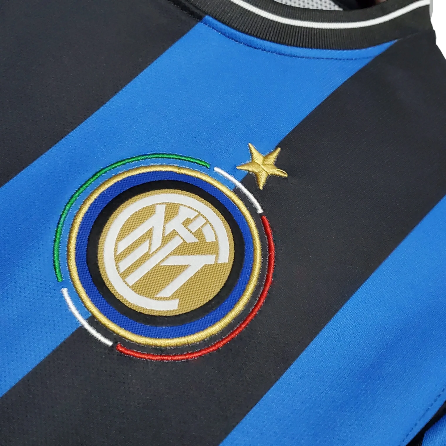 https://cdn.shopify.com/s/files/1/0826/7228/8075/files/20092010-inter-milan-pirelli-home-retro-kit-ucl-final-697169.webp?v=1741197554