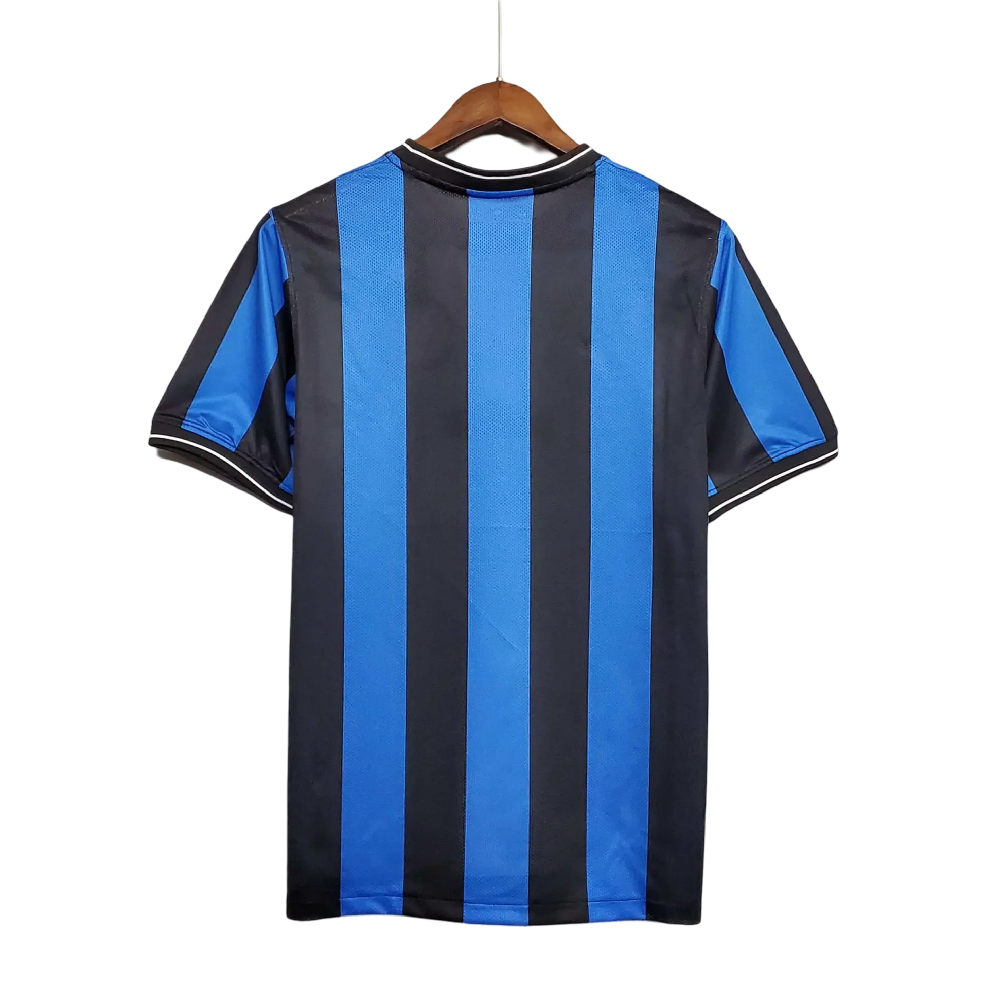 https://cdn.shopify.com/s/files/1/0826/7228/8075/files/20092010-inter-milan-pirelli-home-retro-kit-ucl-final-978889.webp?v=1741197554