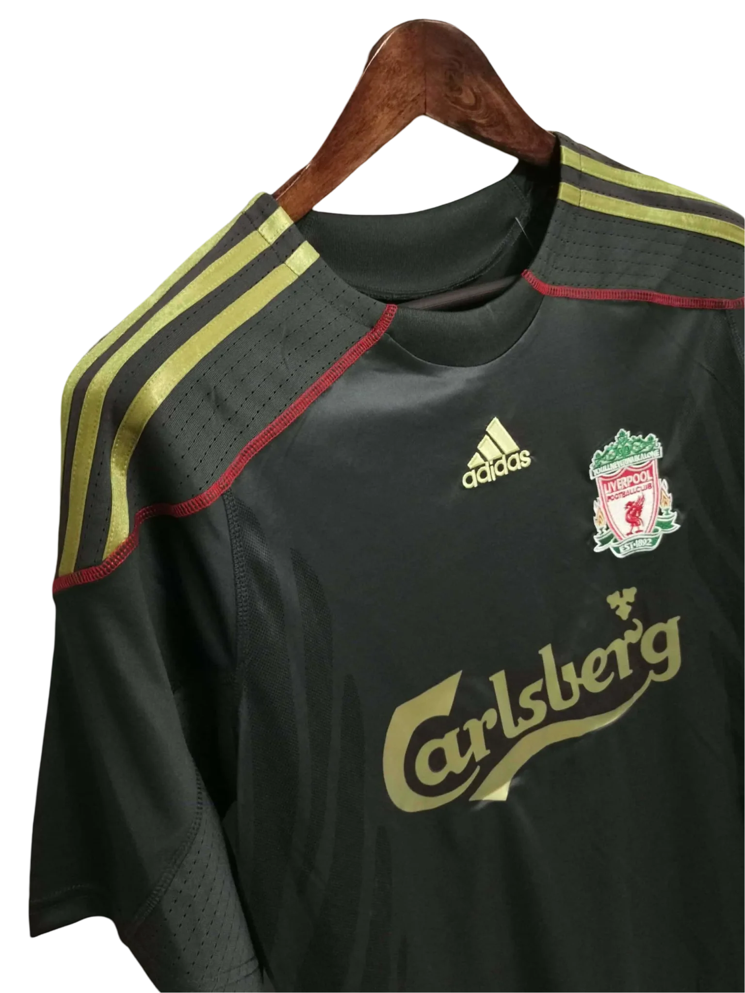 https://cdn.shopify.com/s/files/1/0826/7228/8075/files/20092010-liverpooi-carlsberg-away-gray-black-retro-kit-classickits433-633278.webp?v=1741197841