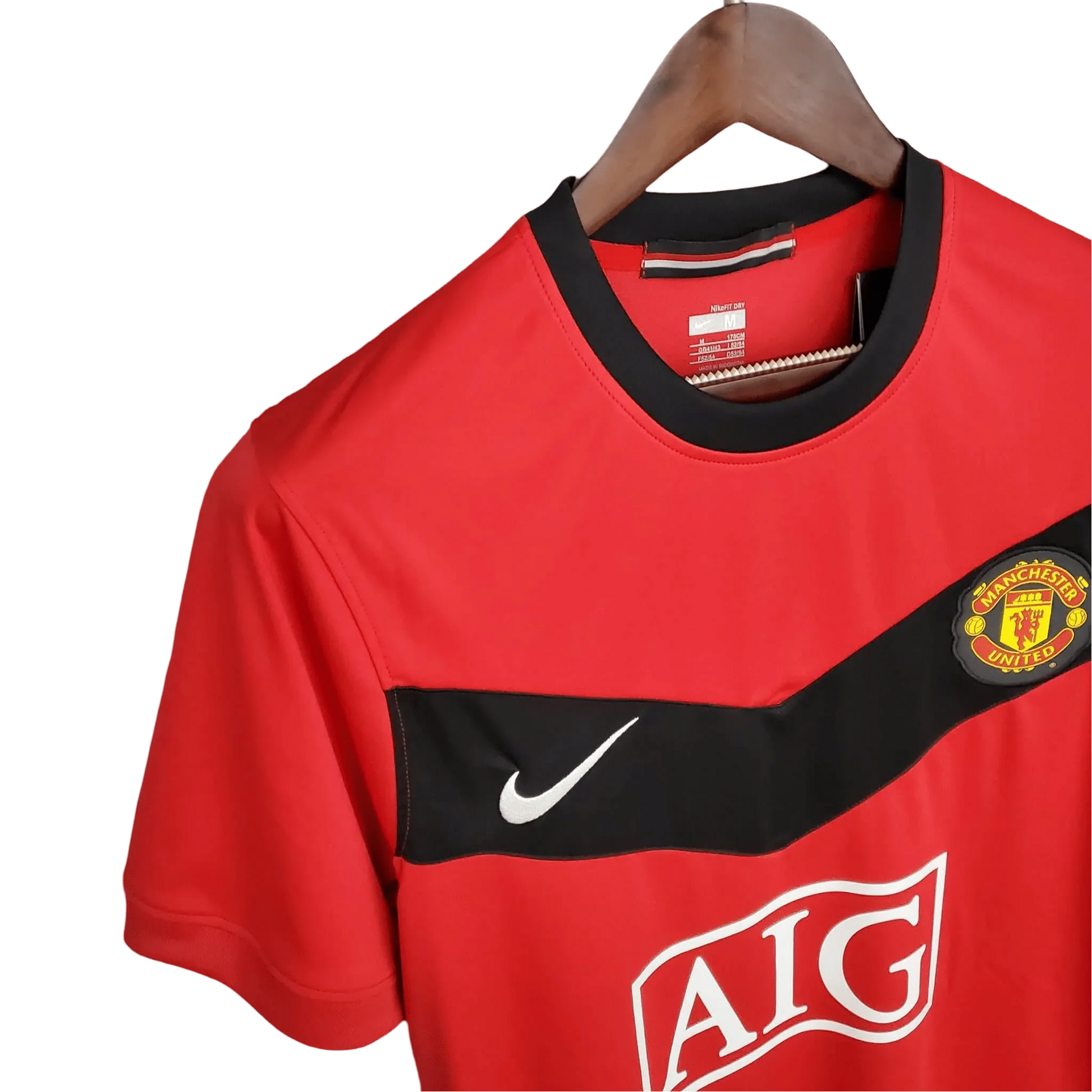 https://cdn.shopify.com/s/files/1/0826/7228/8075/files/20092010-manchester-united-aig-home-retro-kit-classickits433-357342.webp?v=1741197667