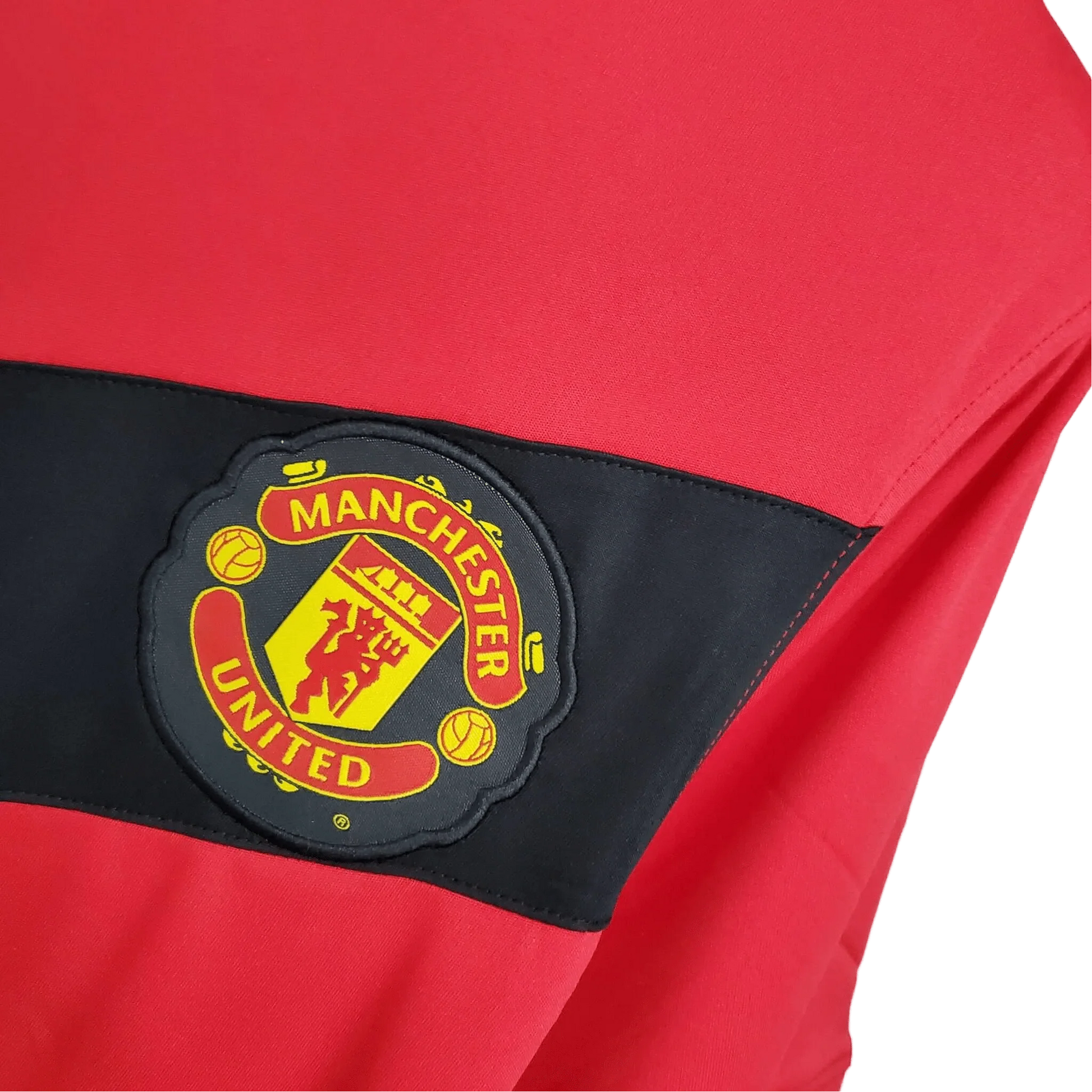 https://cdn.shopify.com/s/files/1/0826/7228/8075/files/20092010-manchester-united-aig-home-retro-kit-classickits433-502744.webp?v=1741197665