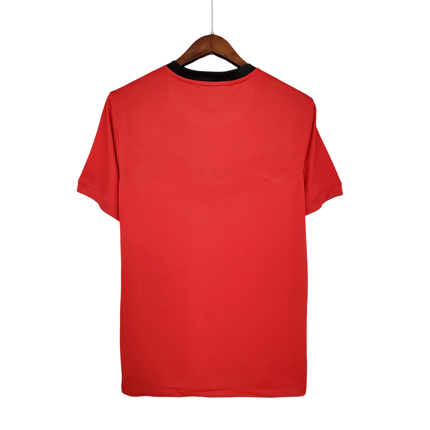 https://cdn.shopify.com/s/files/1/0826/7228/8075/files/20092010-manchester-united-aig-home-retro-kit-classickits433-916884.webp?v=1741197667