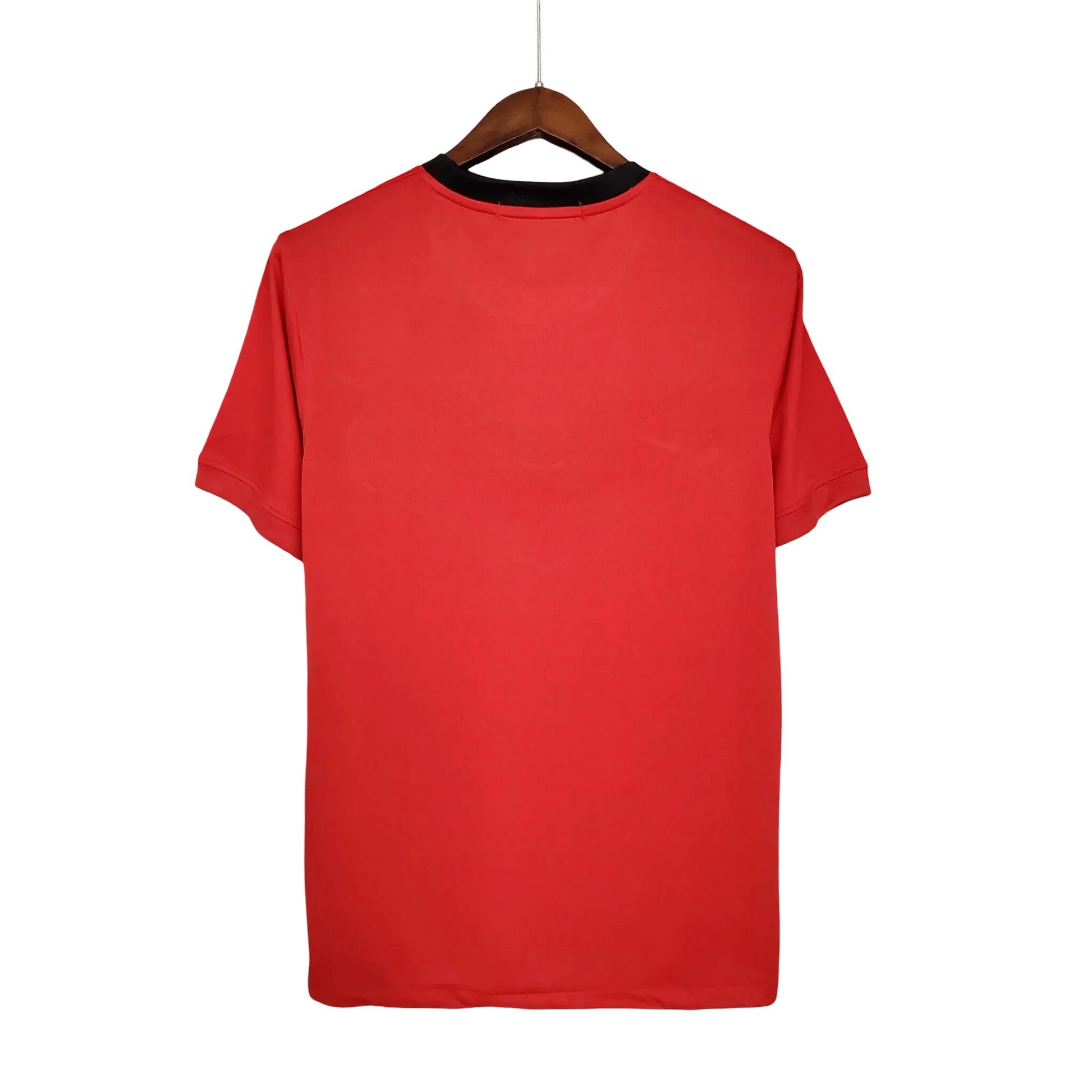 https://cdn.shopify.com/s/files/1/0826/7228/8075/files/20092010-manchester-united-aig-home-retro-kit-classickits433-916884.webp?v=1741197667