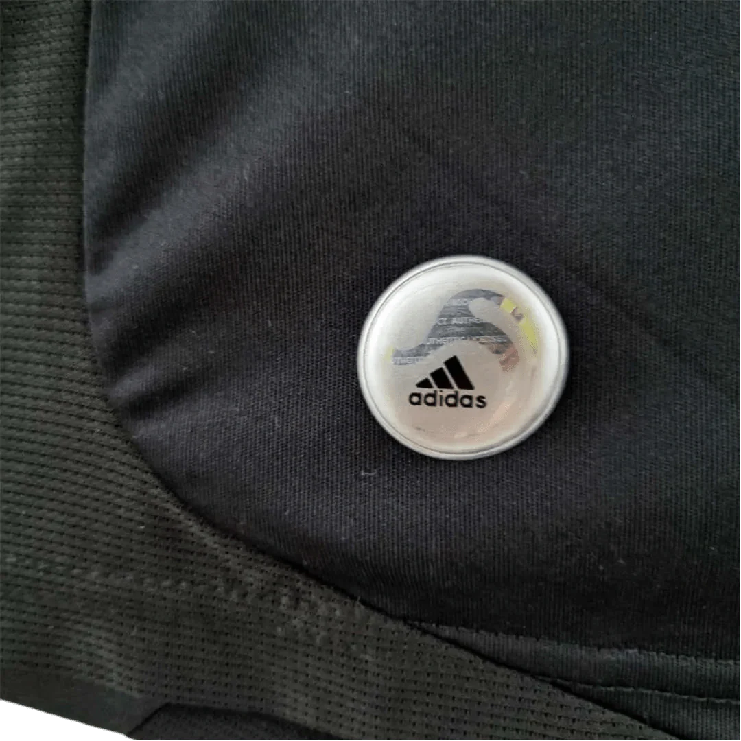 https://cdn.shopify.com/s/files/1/0826/7228/8075/files/20092010-real-madrid-bwin-away-retro-kit-110885.webp?v=1741197446