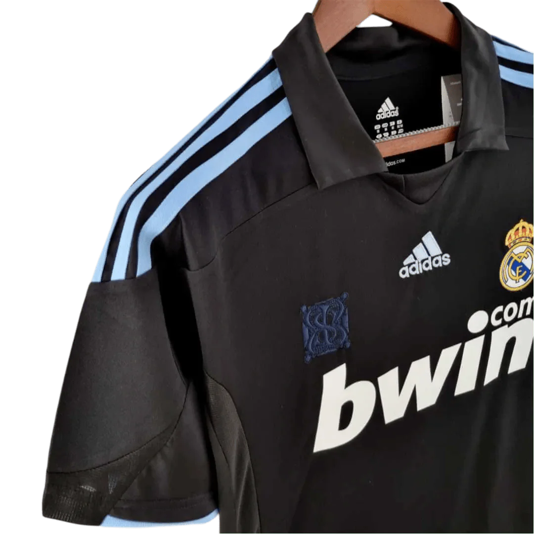 https://cdn.shopify.com/s/files/1/0826/7228/8075/files/20092010-real-madrid-bwin-away-retro-kit-374129.webp?v=1741197446