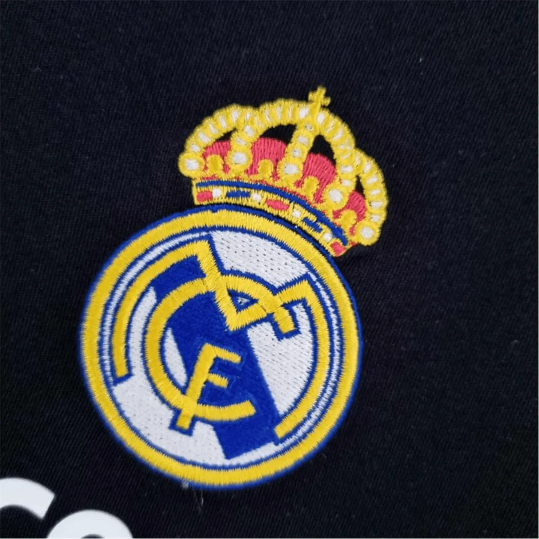 https://cdn.shopify.com/s/files/1/0826/7228/8075/files/20092010-real-madrid-bwin-away-retro-kit-488399.webp?v=1741197445