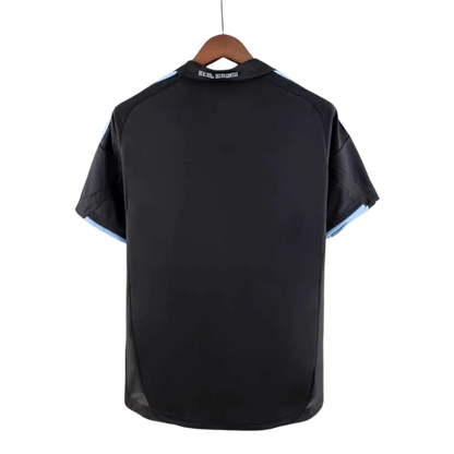 https://cdn.shopify.com/s/files/1/0826/7228/8075/files/20092010-real-madrid-bwin-away-retro-kit-489000.webp?v=1741197445