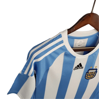 https://cdn.shopify.com/s/files/1/0826/7228/8075/files/2010-argentina-home-retro-kit-156681.webp?v=1741197280