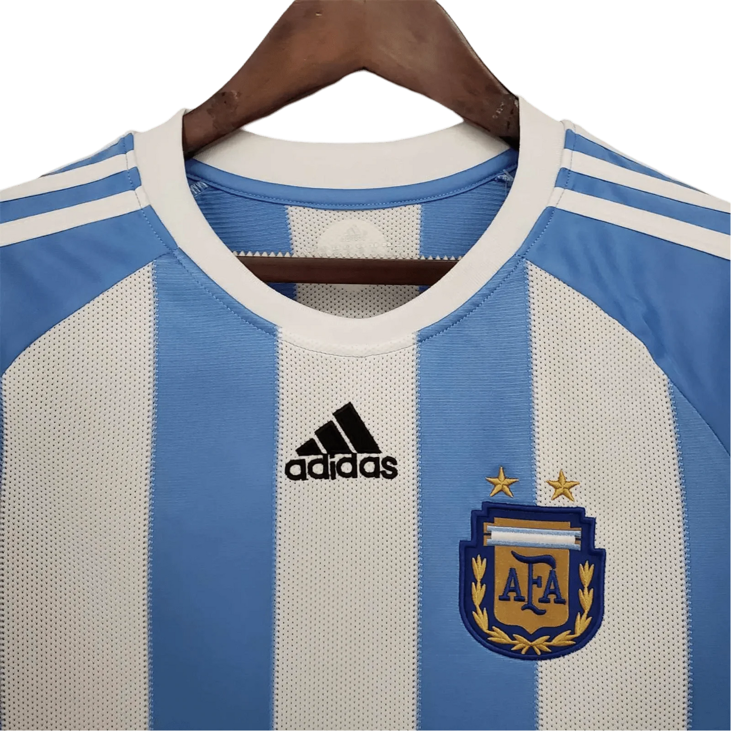 https://cdn.shopify.com/s/files/1/0826/7228/8075/files/2010-argentina-home-retro-kit-377437.webp?v=1741197283