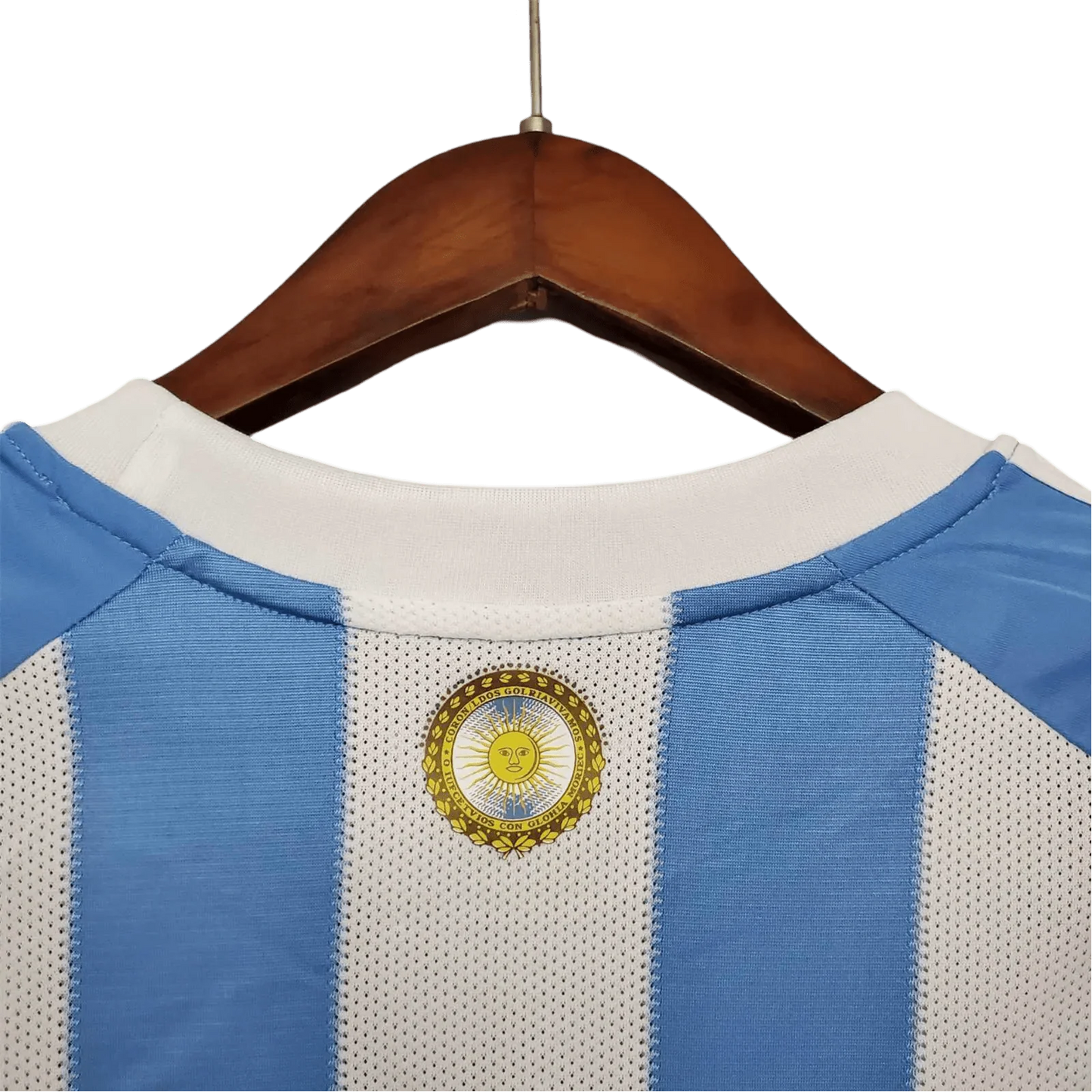 https://cdn.shopify.com/s/files/1/0826/7228/8075/files/2010-argentina-home-retro-kit-642461.webp?v=1741197441