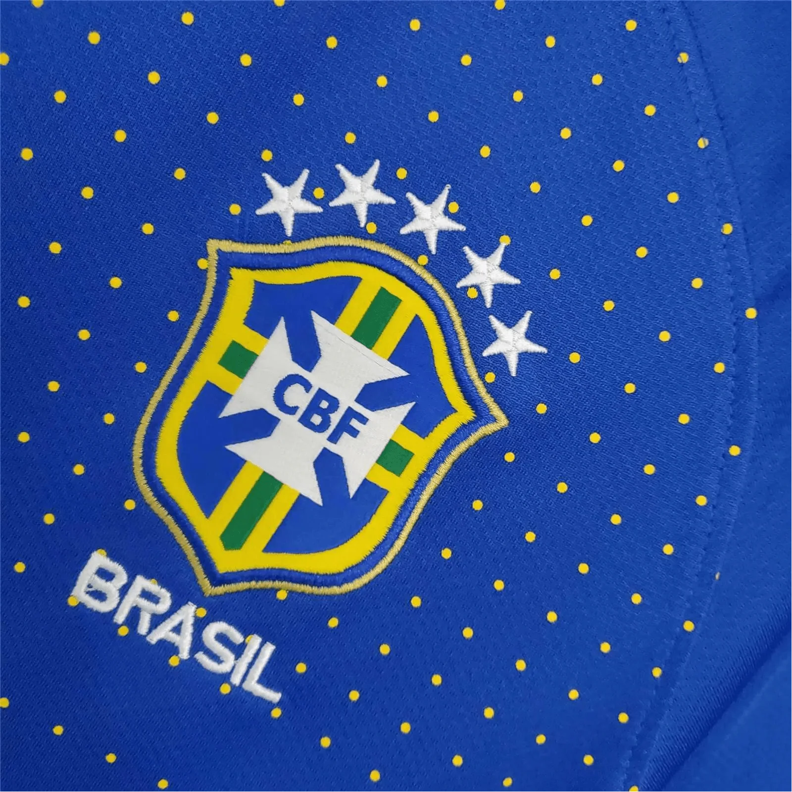 https://cdn.shopify.com/s/files/1/0826/7228/8075/files/2010-brazil-away-retro-kit-104627.webp?v=1741197034