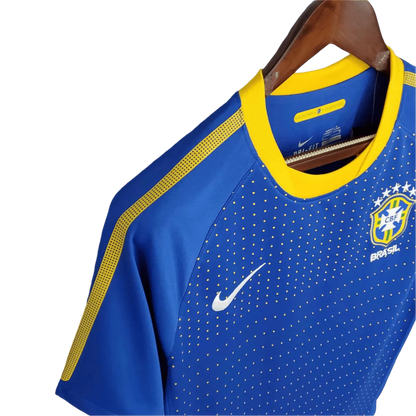 https://cdn.shopify.com/s/files/1/0826/7228/8075/files/2010-brazil-away-retro-kit-494468.webp?v=1741196959