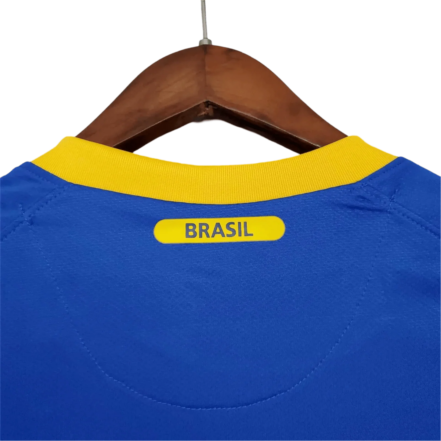 https://cdn.shopify.com/s/files/1/0826/7228/8075/files/2010-brazil-away-retro-kit-642878.webp?v=1741196961