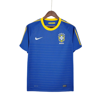 https://cdn.shopify.com/s/files/1/0826/7228/8075/files/2010-brazil-away-retro-kit-848175.webp?v=1741196961
