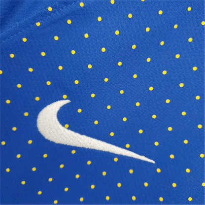 https://cdn.shopify.com/s/files/1/0826/7228/8075/files/2010-brazil-away-retro-kit-994980.webp?v=1741196963