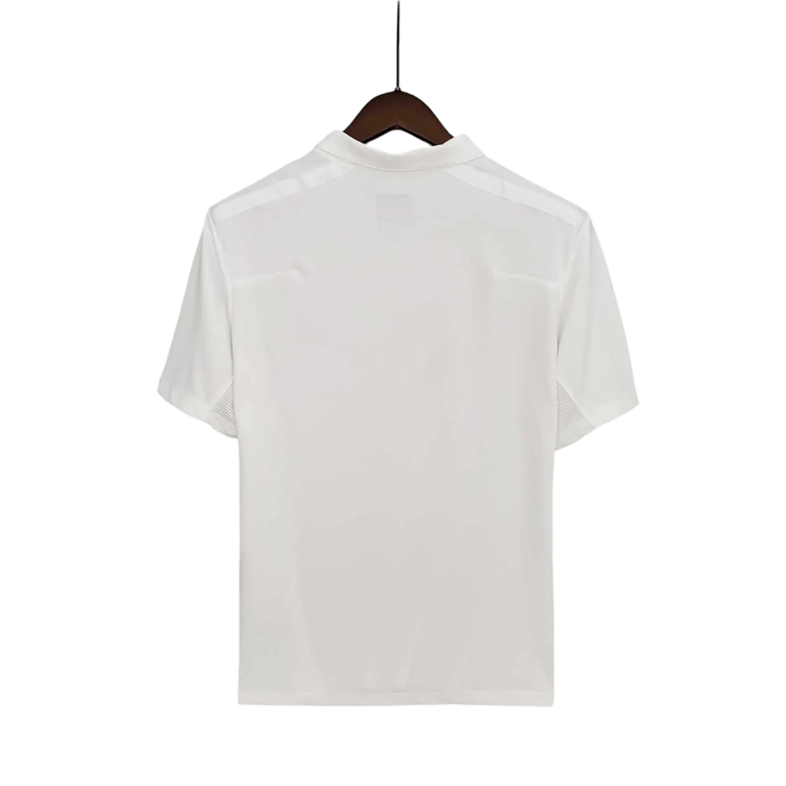 https://cdn.shopify.com/s/files/1/0826/7228/8075/files/2010-england-home-retro-kit-157757.webp?v=1741196946