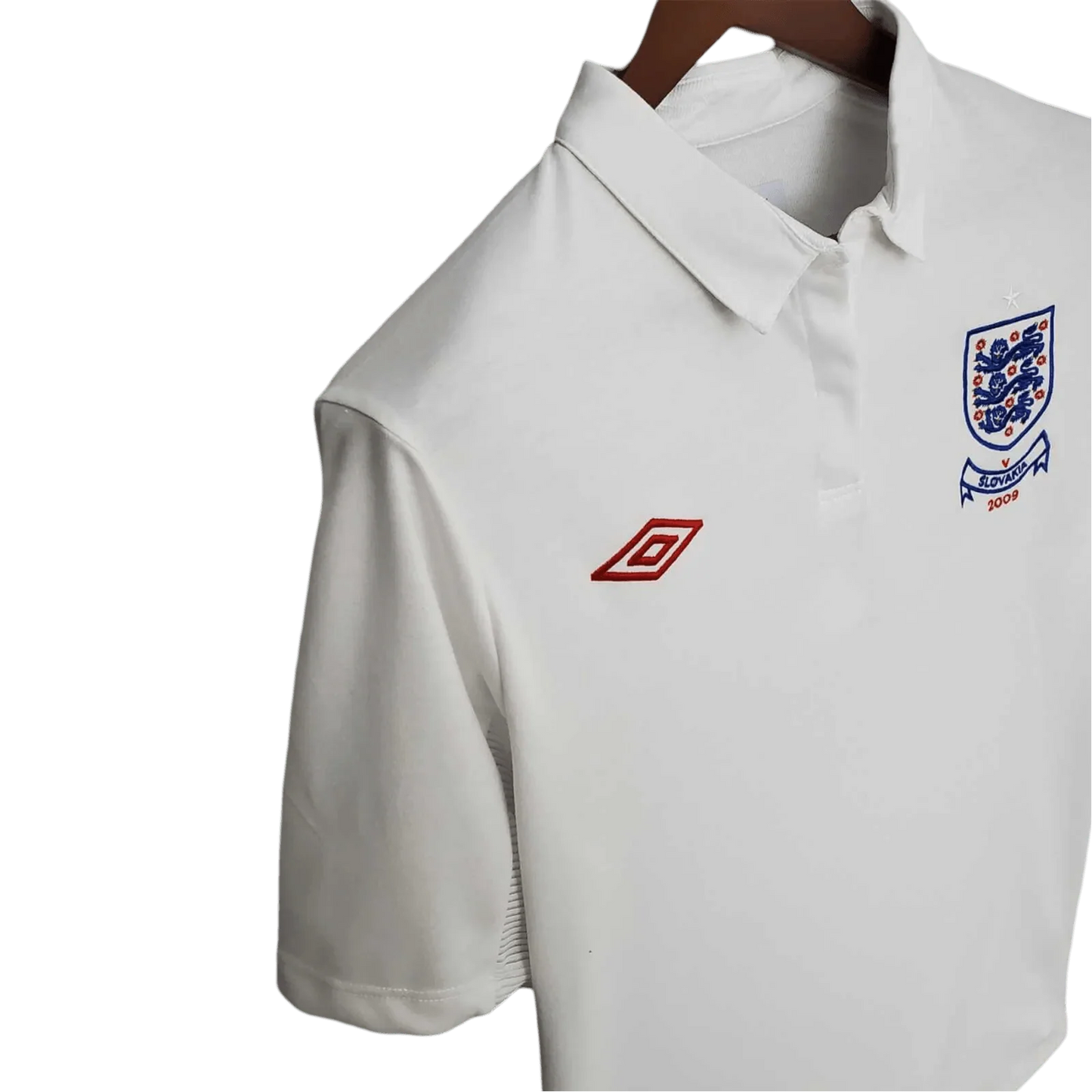 https://cdn.shopify.com/s/files/1/0826/7228/8075/files/2010-england-home-retro-kit-460273.webp?v=1741196950