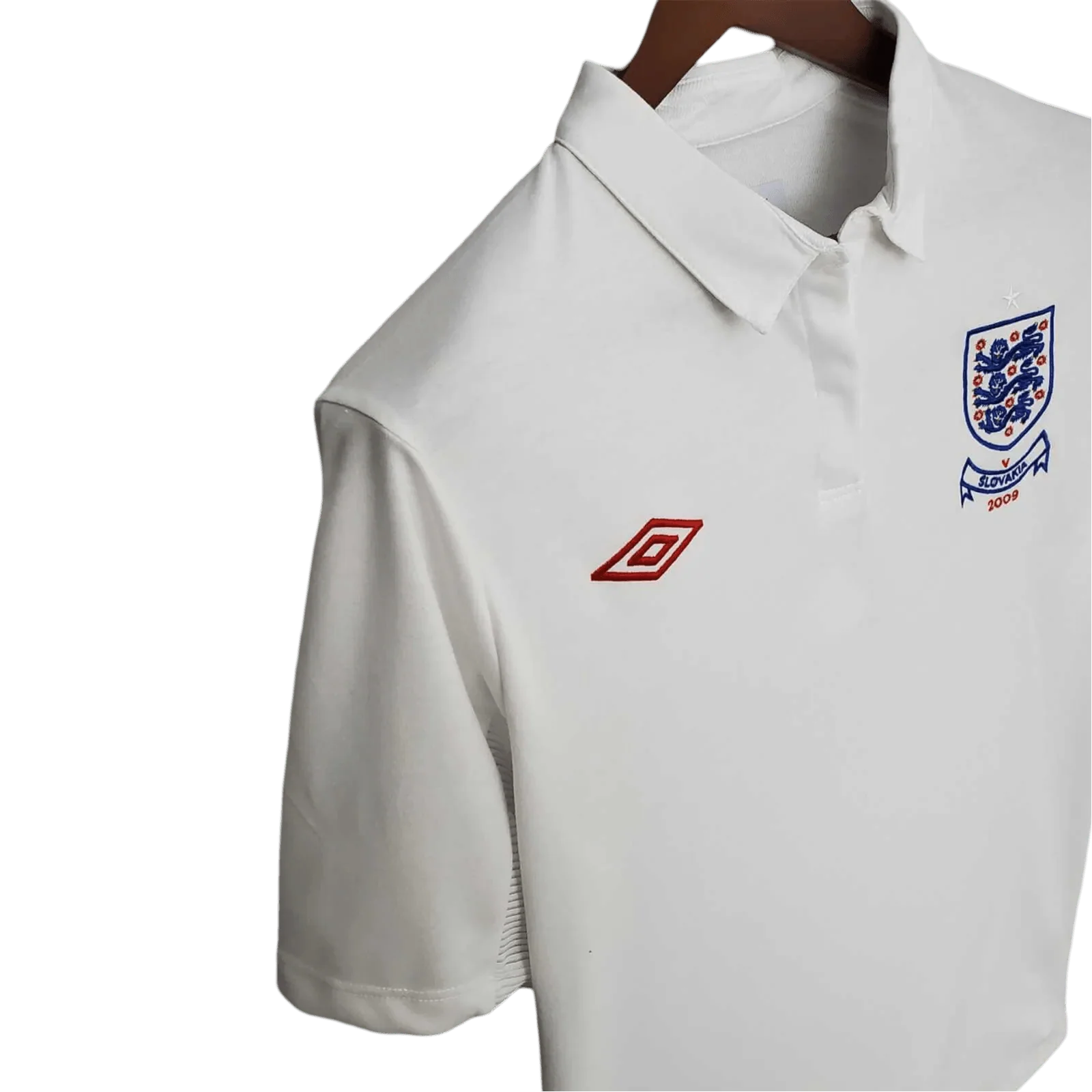 https://cdn.shopify.com/s/files/1/0826/7228/8075/files/2010-england-home-retro-kit-460273.webp?v=1741196950