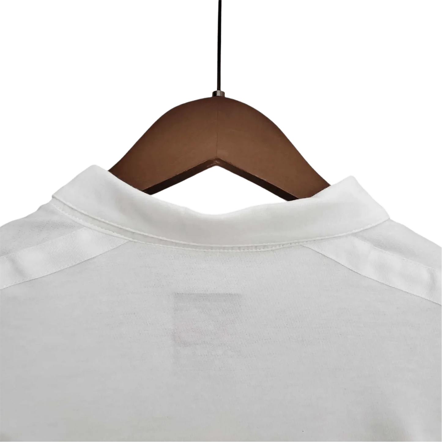https://cdn.shopify.com/s/files/1/0826/7228/8075/files/2010-england-home-retro-kit-568045.webp?v=1741196948