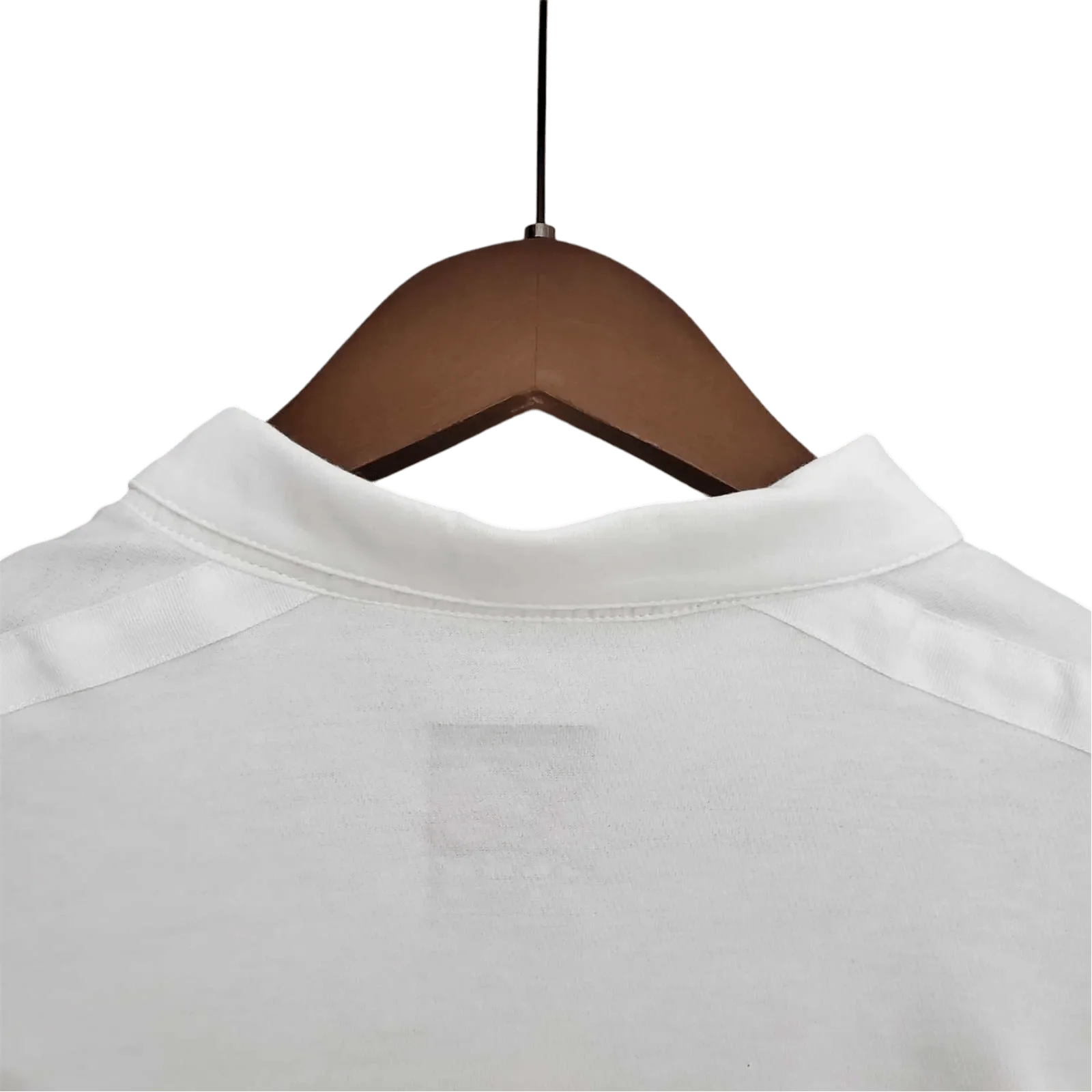 https://cdn.shopify.com/s/files/1/0826/7228/8075/files/2010-england-home-retro-kit-568045.webp?v=1741196948