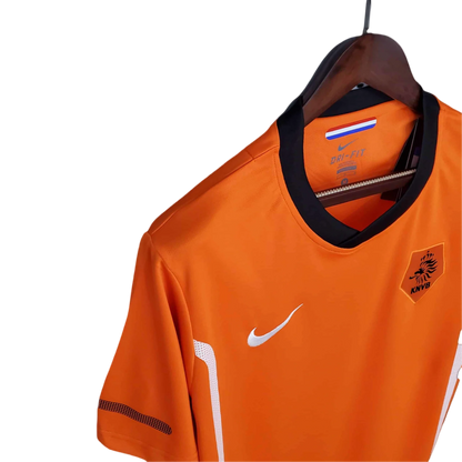 https://cdn.shopify.com/s/files/1/0826/7228/8075/files/2010-netherlands-world-cup-home-retro-kit-classickits433-754034.webp?v=1741198797