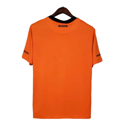 https://cdn.shopify.com/s/files/1/0826/7228/8075/files/2010-netherlands-world-cup-home-retro-kit-classickits433-827168.webp?v=1741198794