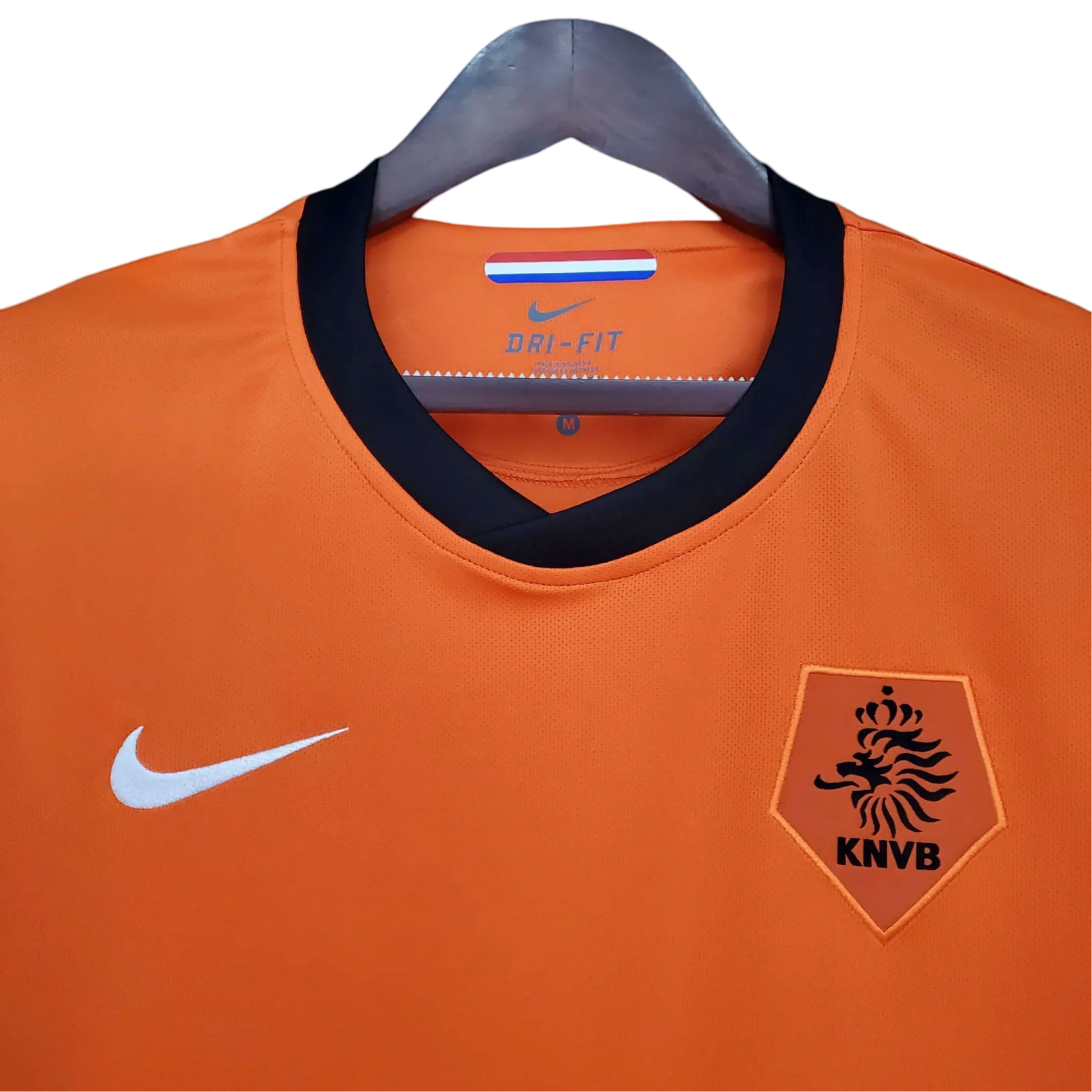 https://cdn.shopify.com/s/files/1/0826/7228/8075/files/2010-netherlands-world-cup-home-retro-kit-classickits433-995679.webp?v=1741198797