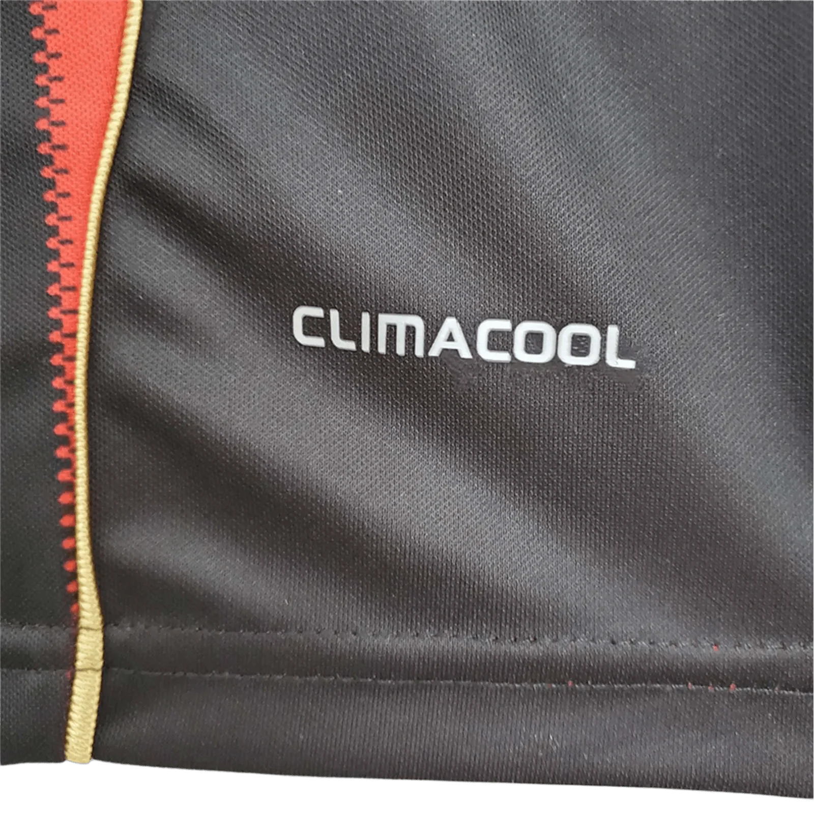 https://cdn.shopify.com/s/files/1/0826/7228/8075/files/20102011-ac-milan-fly-emirates-home-retro-kit-531500.webp?v=1741197282