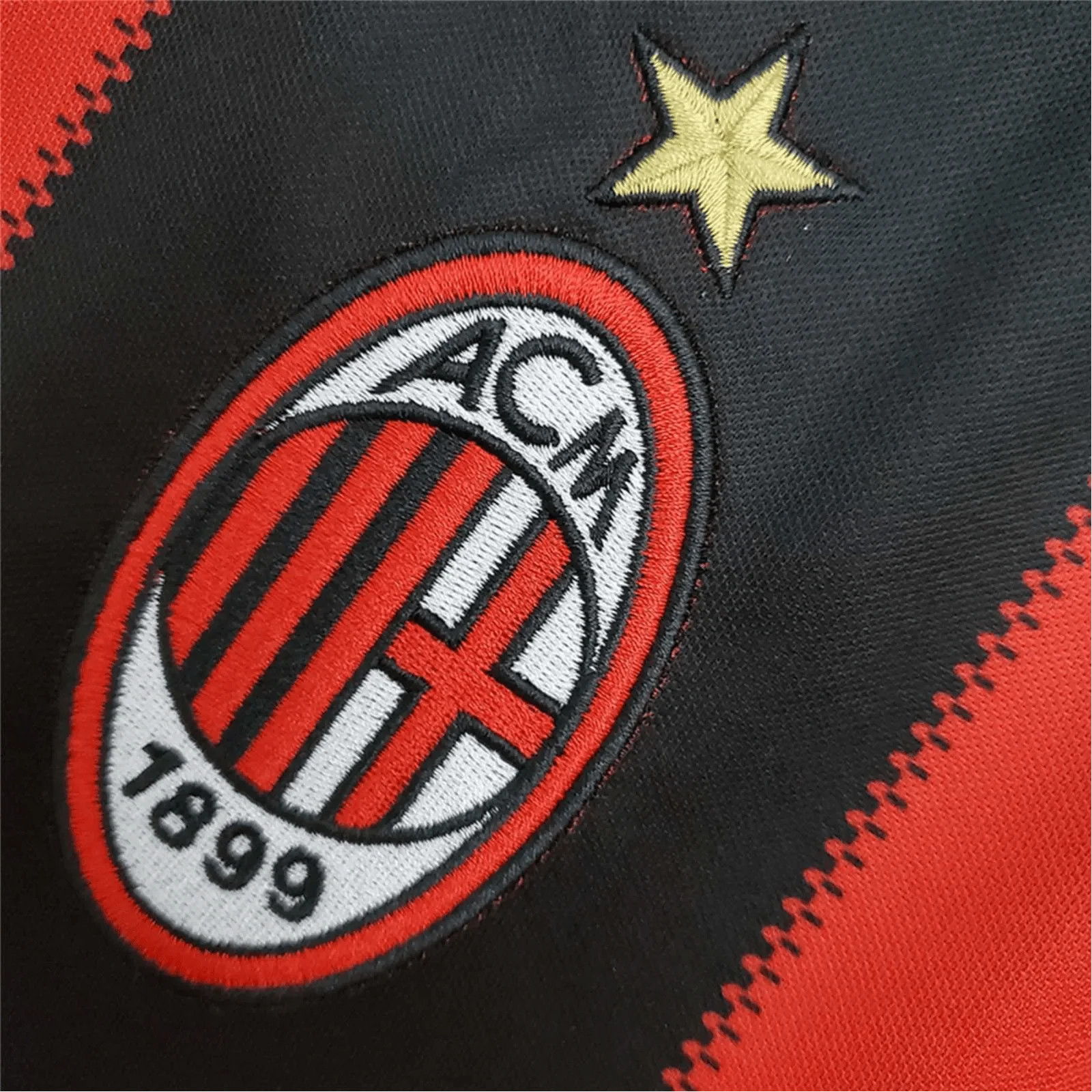 https://cdn.shopify.com/s/files/1/0826/7228/8075/files/20102011-ac-milan-fly-emirates-home-retro-kit-693656.webp?v=1741197285