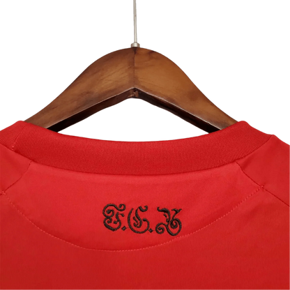 https://cdn.shopify.com/s/files/1/0826/7228/8075/files/20102011-bayern-munich-home-retro-kit-classickits433-522128.webp?v=1741197841