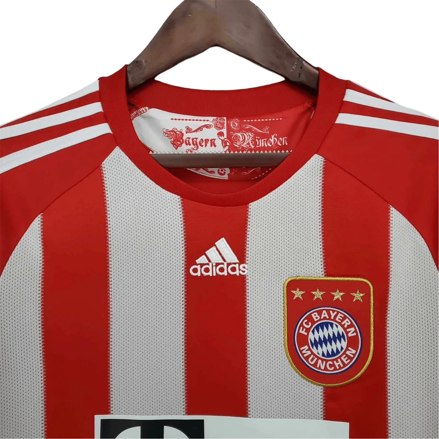 https://cdn.shopify.com/s/files/1/0826/7228/8075/files/20102011-bayern-munich-home-retro-kit-classickits433-700613.webp?v=1741197841