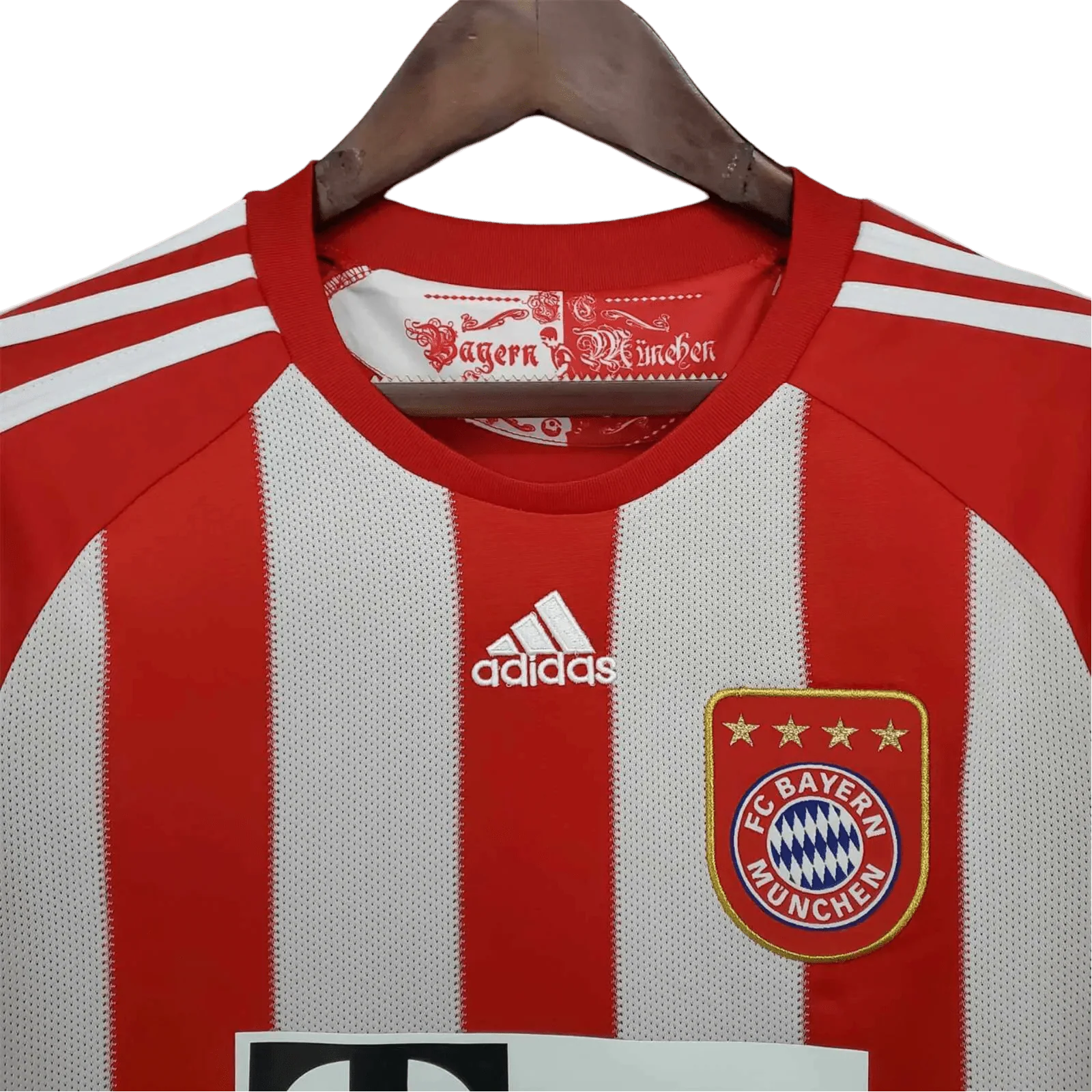 https://cdn.shopify.com/s/files/1/0826/7228/8075/files/20102011-bayern-munich-home-retro-kit-classickits433-700613.webp?v=1741197841